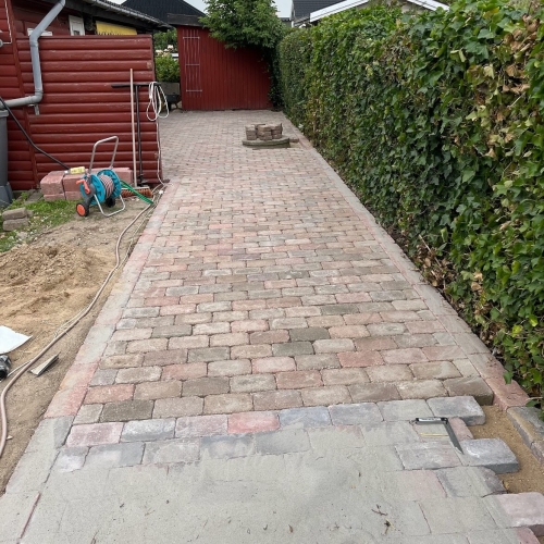 Murerarbejde i Fjenneslev med ny indkørsel udført af murer nær Sorø